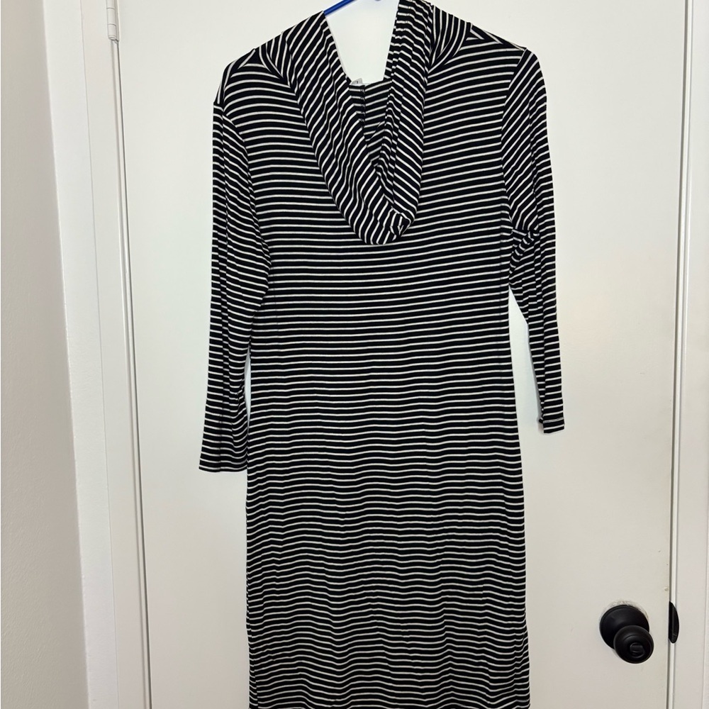 Velvet Torch Black and White Sheath Dress with Cowl Neck - Picture 2 of 2